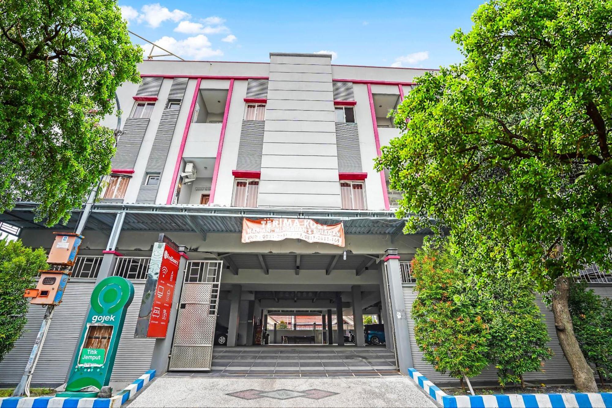 Oyo 90889 Dkb Residence Surabaya Exteriör bild