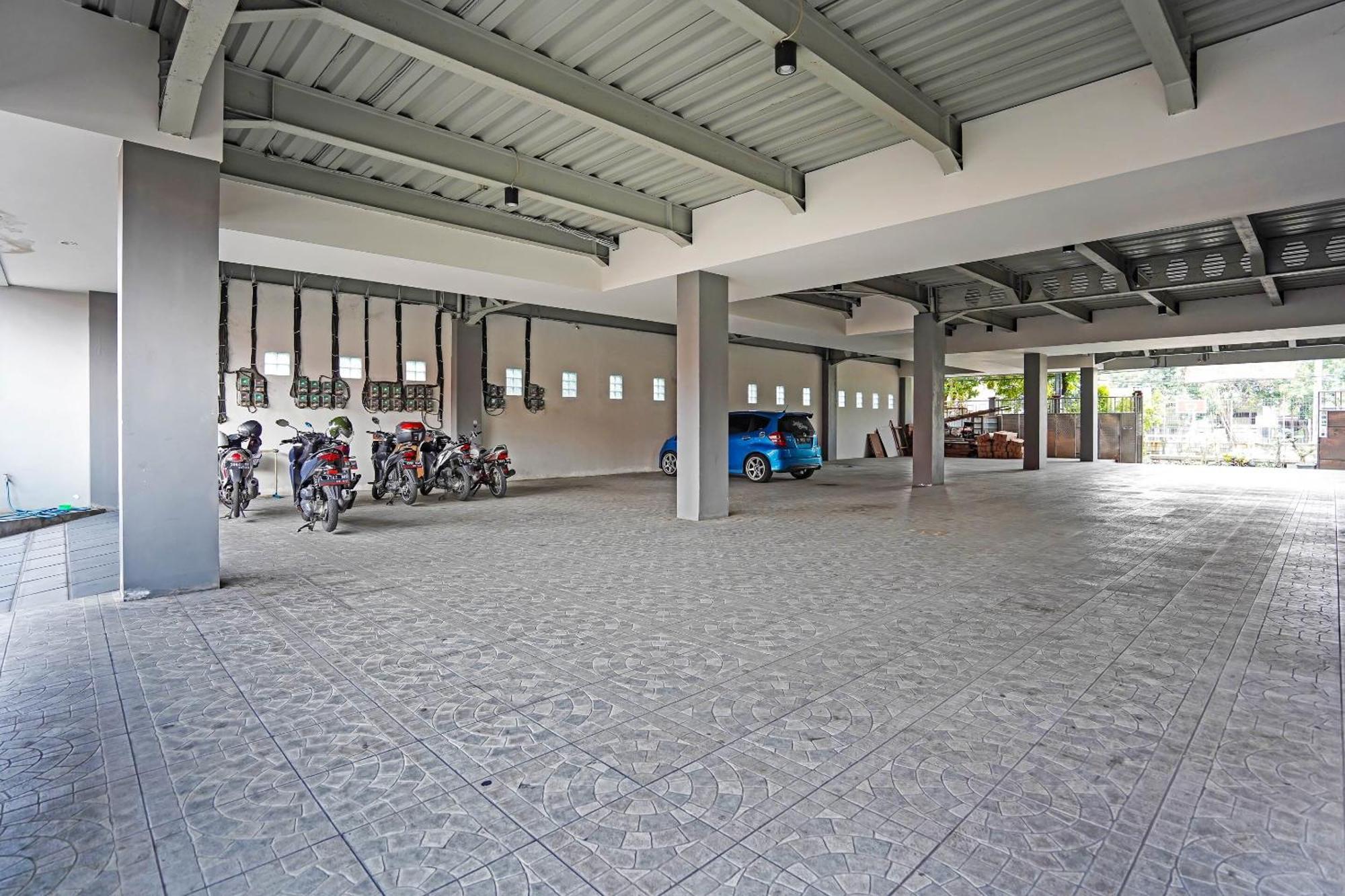 Oyo 90889 Dkb Residence Surabaya Exteriör bild