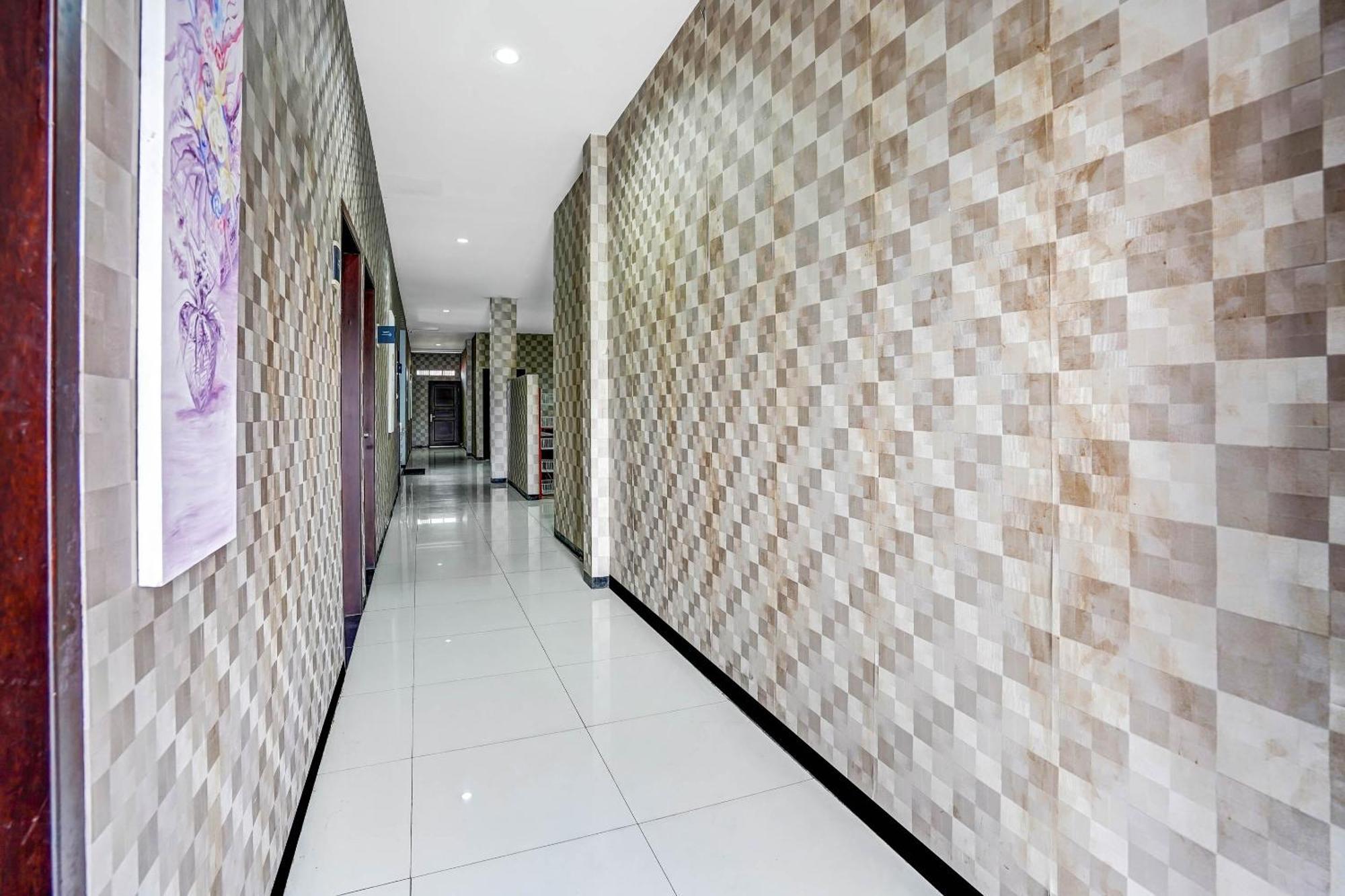 Oyo 90889 Dkb Residence Surabaya Exteriör bild
