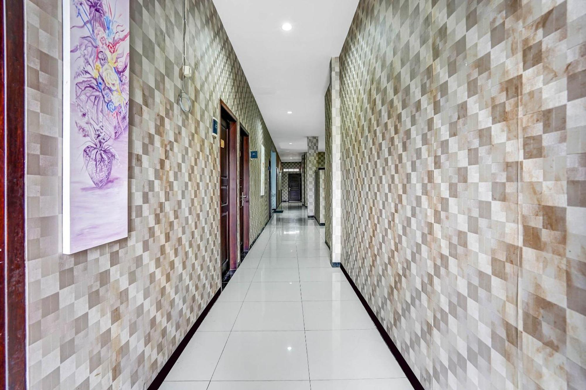 Oyo 90889 Dkb Residence Surabaya Exteriör bild