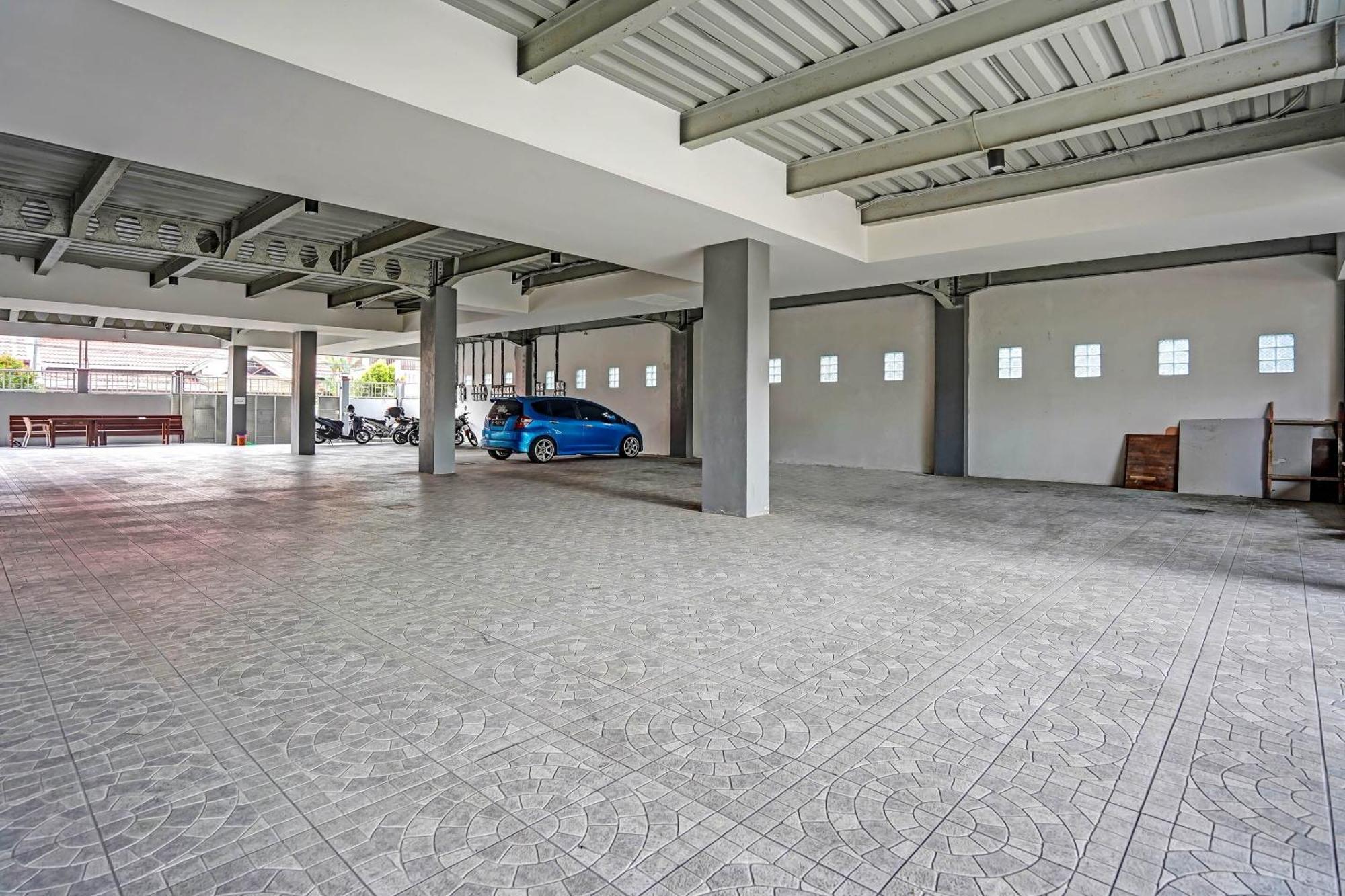 Oyo 90889 Dkb Residence Surabaya Exteriör bild
