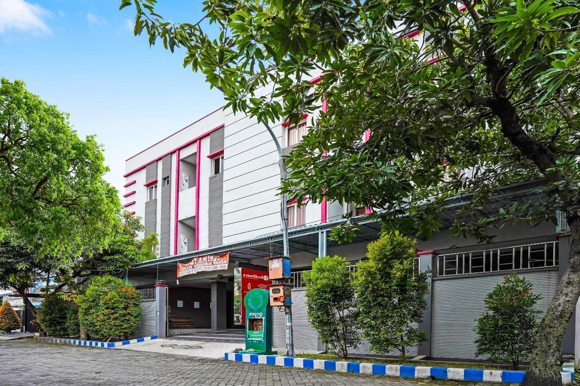 Oyo 90889 Dkb Residence Surabaya Exteriör bild